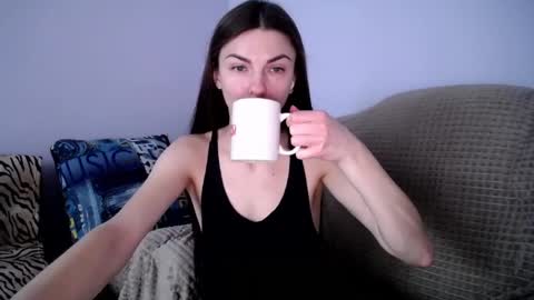 Snapshot of angel_zoe77 chatting on 03/01/25, 11:50 Zoe online show from 03/01/25, 11:50