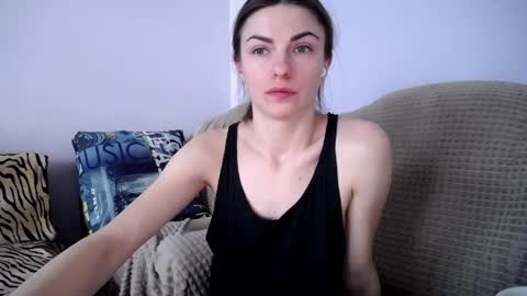 Snapshot of angel_zoe77 chatting on 03/09/25, 12:42 Zoe online show from 03/09/25, 12:42