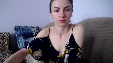 Snapshot of angel_zoe77 chatting on 09/19/25, 07:54 Zoe online show from 09/19/25, 07:54