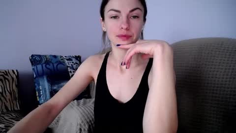 Snapshot of angel_zoe77 chatting on 10/17/25, 09:01 Zoe online show from 10/17/25, 09:01