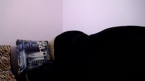 Snapshot of angel_zoe77 chatting on 12/18/25, 09:37 Zoe online show from 12/18/25, 09:37