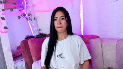Snapshot of angela_black_hair chatting on 12/16/24, 11:22 Angela black hair online show from 12/16/24, 11:22