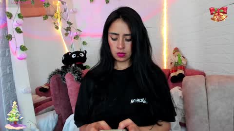 Snapshot of angela_black_hair chatting on 01/05/25, 11:55 Angela black hair online show from 01/05/25, 11:55