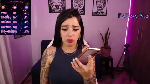 Angela online show from 11/05/25, 10:21