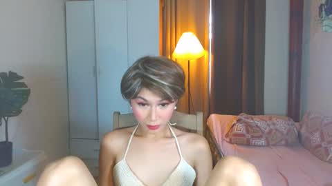 Snapshot of angela_mccollins chatting on 10/10/25, 12:20 angela online show from 10/10/25, 12:20