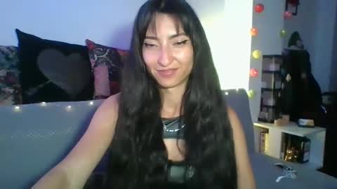 Snapshot of angela_mis chatting on 12/06/24, 04:25 Angela online show from 12/06/24, 04:25