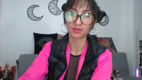 Snapshot of angela_mis chatting on 03/04/25, 12:39 Angela online show from 03/04/25, 12:39