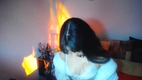Snapshot of angela_mis chatting on 10/19/25, 01:50 Angela online show from 10/19/25, 01:50