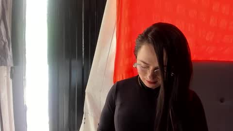 angela_nix online show from 10/29/25, 03:36