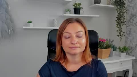 Angela online show from 09/11/25, 12:38