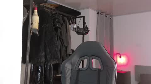 Angela help me reach 100 thumbs up online show from 09/25/25, 10:57