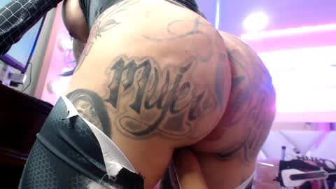 Snapshot of angelacianuro_2 chatting on 12/30/24, 03:36 Angela Cianuro online show from 12/30/24, 03:36