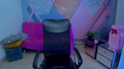 Angela online show from 11/05/25, 04:01