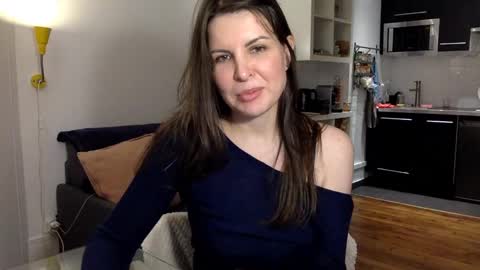 Snapshot of angeladarkk chatting on 01/11/25, 10:51 Angela online show from 01/11/25, 10:51