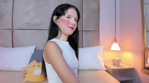 angelag_ online show from 11/06/25, 08:21