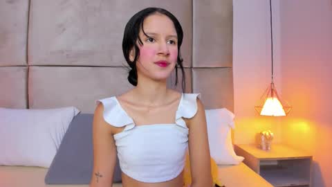 angelag_ online show from 11/11/25, 08:31