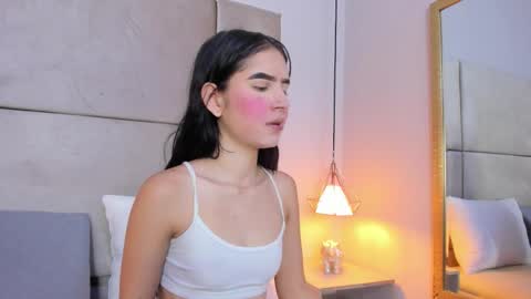 angelag_ online show from 11/25/25, 08:20