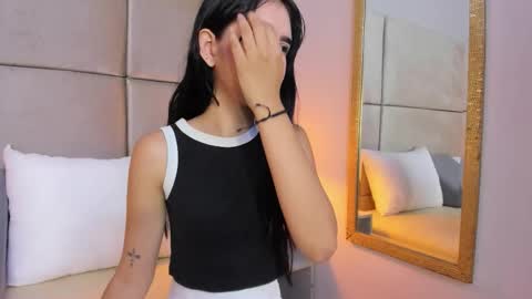 angelag_ online show from 11/26/25, 08:43