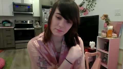 Snapshot of angelalice555 chatting on 10/04/25, 05:38 angelalice555 online show from 10/04/25, 05:38