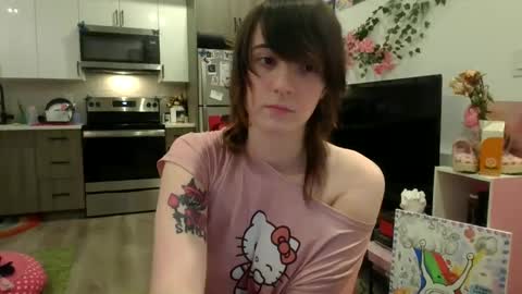 Snapshot of angelalice555 chatting on 10/05/25, 08:23 angelalice555 online show from 10/05/25, 08:23
