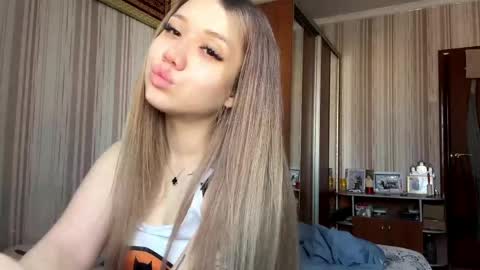 Snapshot of angelaribero chatting on 04/18/26, 05:22 Angel online show from 04/18/26, 05:22