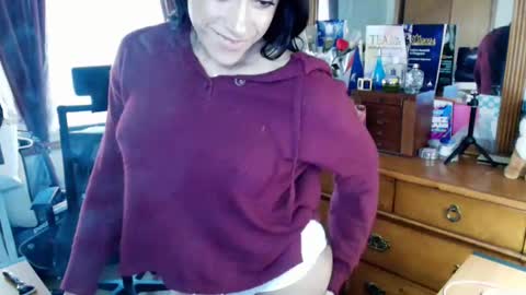 Snapshot of angelbaby11986 chatting on 04/26/26, 10:51 Angela Longcock online show from 04/26/26, 10:51