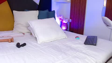 Angel online show from 04/07/26, 04:24