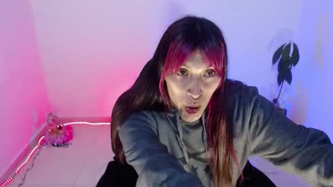 Snapshot of angele_johnson chatting on 10/29/25, 07:37 angele online show from 10/29/25, 07:37