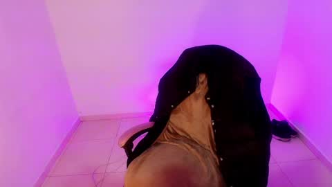 angele online show from 05/01/26, 08:13