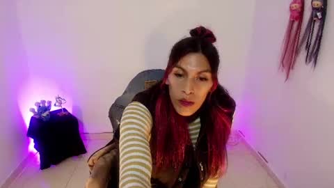 Snapshot of angele_johnson chatting on 06/16/26, 07:38 angele online show from 06/16/26, 07:38