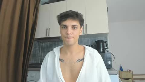 Snapshot of angelfrank chatting on 03/11/25, 12:54 Frankie online show from 03/11/25, 12:54