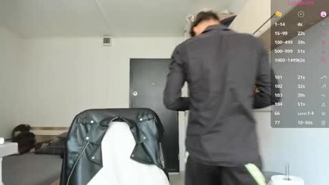 Snapshot of angelfrank chatting on 09/23/25, 06:05 Frankie online show from 09/23/25, 06:05