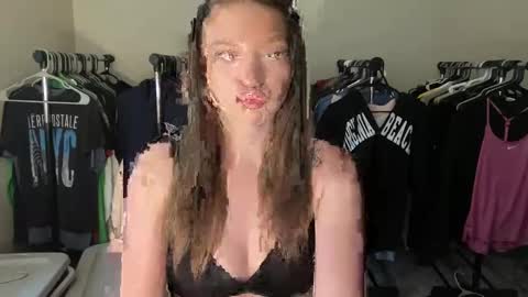 Snapshot of angelgrl444 chatting on 01/07/25, 07:38 Princess Peach online show from 01/07/25, 07:38