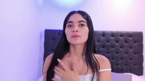 Angeli online show from 10/23/25, 10:58