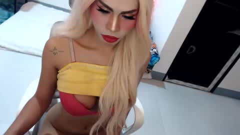 Snapshot of angelic_face_808 chatting on 05/29/26, 12:08 DIVINE ANGEL online show from 05/29/26, 12:08