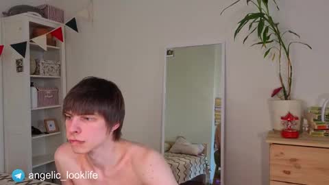 Snapshot of angelic_look chatting on 05/12/26, 10:01 Daniel online show from 05/12/26, 10:01
