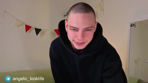 Snapshot of angelic_look chatting on 05/27/26, 03:14 Daniel online show from 05/27/26, 03:14