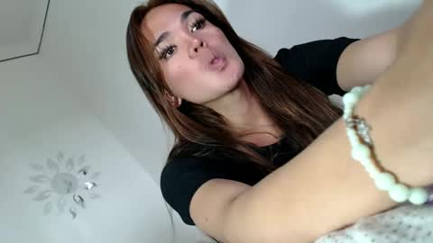 Yhanna online show from 12/15/24, 05:56
