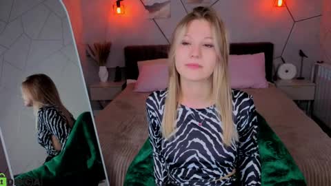 Snapshot of angelina_becker chatting on 04/06/26, 01:14 Angelina online show from 04/06/26, 01:14