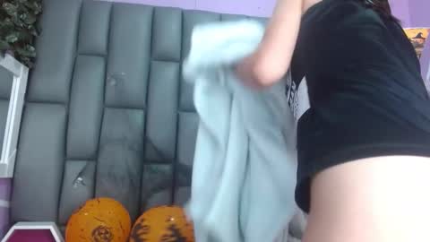 Snapshot of angelina_ny chatting on 10/16/25, 02:18 ANGELINA online show from 10/16/25, 02:18