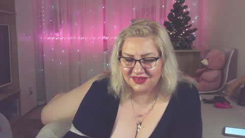 Snapshot of angelinaglam chatting on 12/20/24, 02:38 AngelinaGlam online show from 12/20/24, 02:38