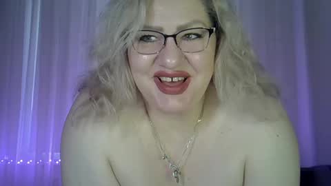 Snapshot of angelinaglam chatting on 05/24/26, 02:11 AngelinaGlam online show from 05/24/26, 02:11