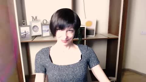 Angelina online show from 11/28/25, 10:18