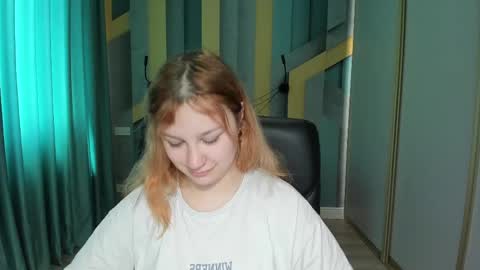 Snapshot of angelinalow chatting on 05/04/26, 11:28 AngelinaLow online show from 05/04/26, 11:28