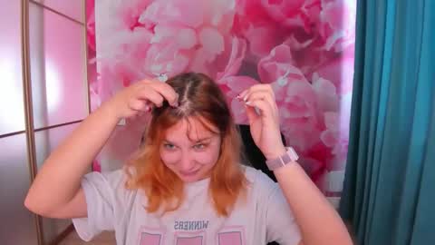 Snapshot of angelinalow chatting on 05/16/26, 11:31 AngelinaLow online show from 05/16/26, 11:31