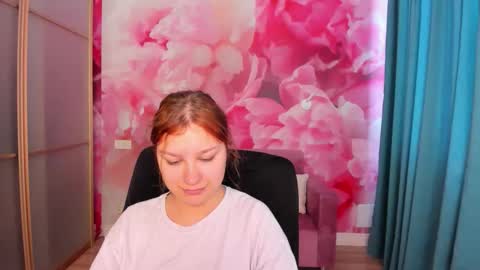 Snapshot of angelinalow chatting on 05/17/26, 05:27 AngelinaLow online show from 05/17/26, 05:27