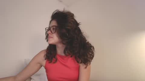 Snapshot of angelinarosss_ chatting on 05/11/26, 07:44 online show from 05/11/26, 07:44