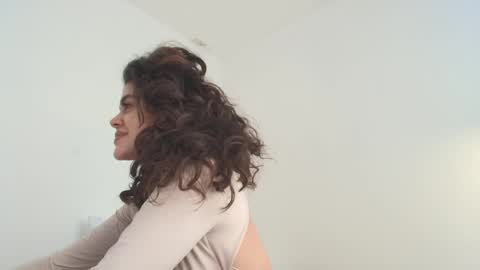 Snapshot of angelinarosss_ chatting on 05/13/26, 07:55 online show from 05/13/26, 07:55