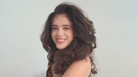 Snapshot of angelinarosss_ chatting on 07/16/26, 08:04 online show from 07/16/26, 08:04