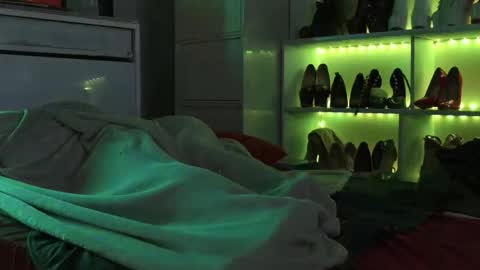 Angel online show from 10/18/25, 09:26